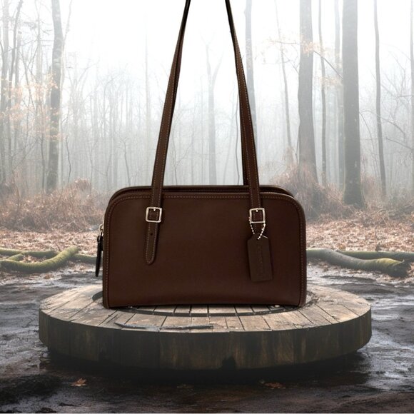 Chic & Iconic Vintage Coach Zip Swing Purse - Fashion Forward - Picture 1 of 5